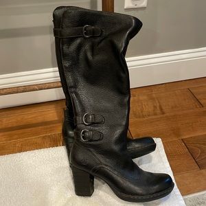 Black heeled boots
